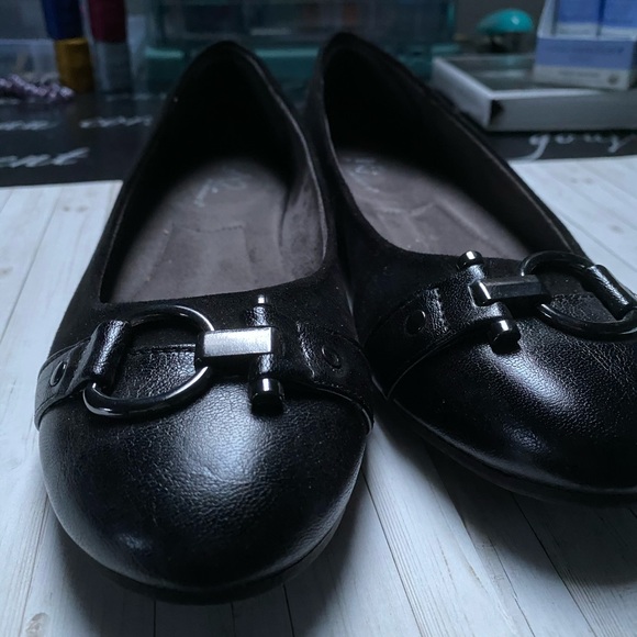 A2 Aerosoles Memory Foam Flats - Picture 2 of 8